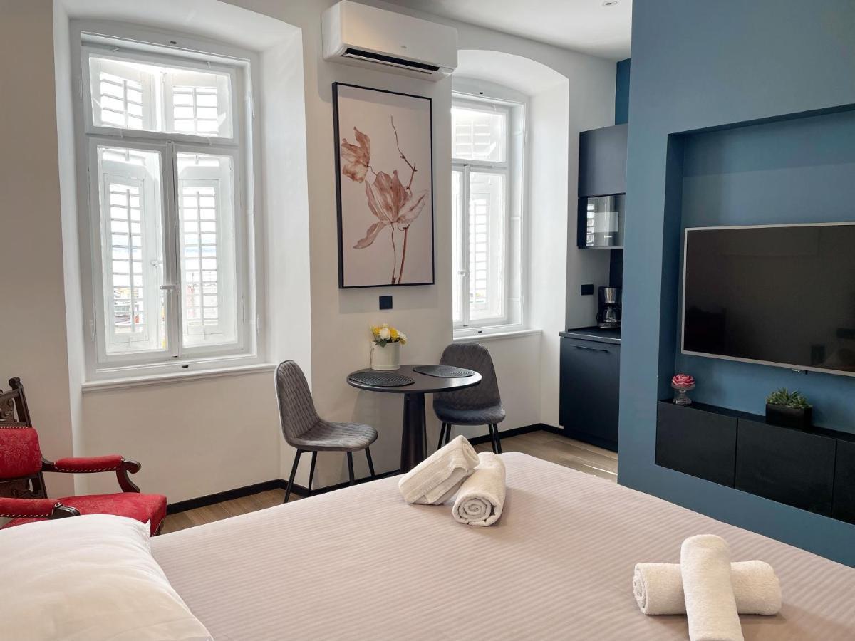 Navis City Apartments Пула Экстерьер фото
