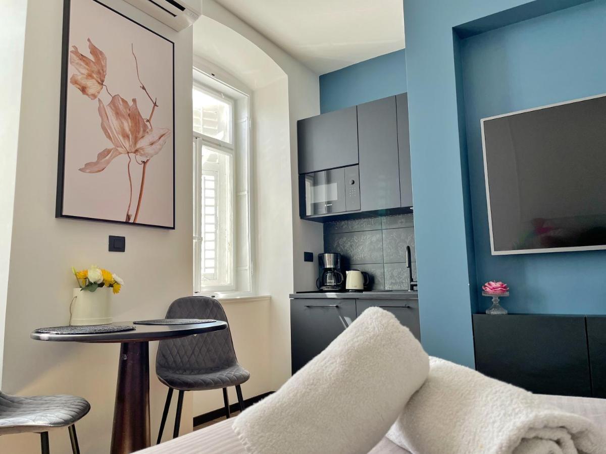 Navis City Apartments Пула Экстерьер фото