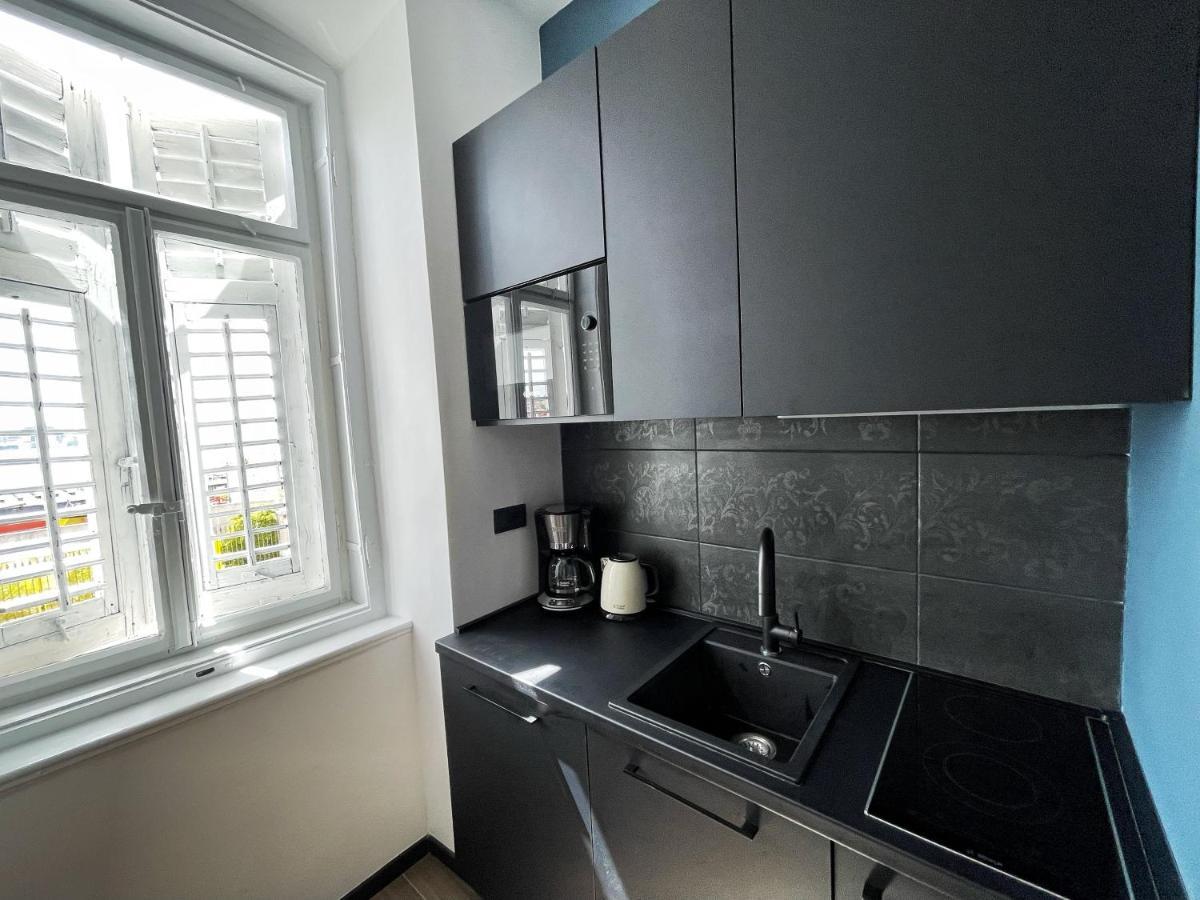 Navis City Apartments Пула Экстерьер фото