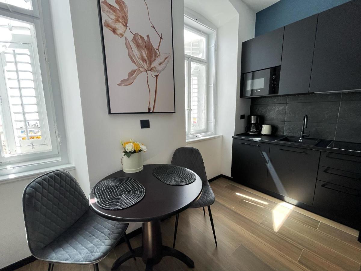 Navis City Apartments Пула Экстерьер фото
