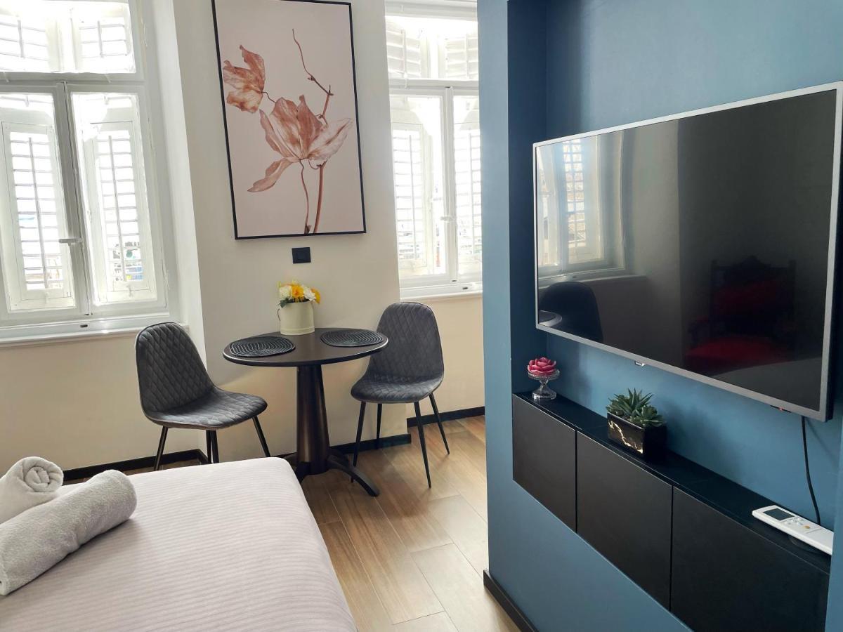 Navis City Apartments Пула Экстерьер фото