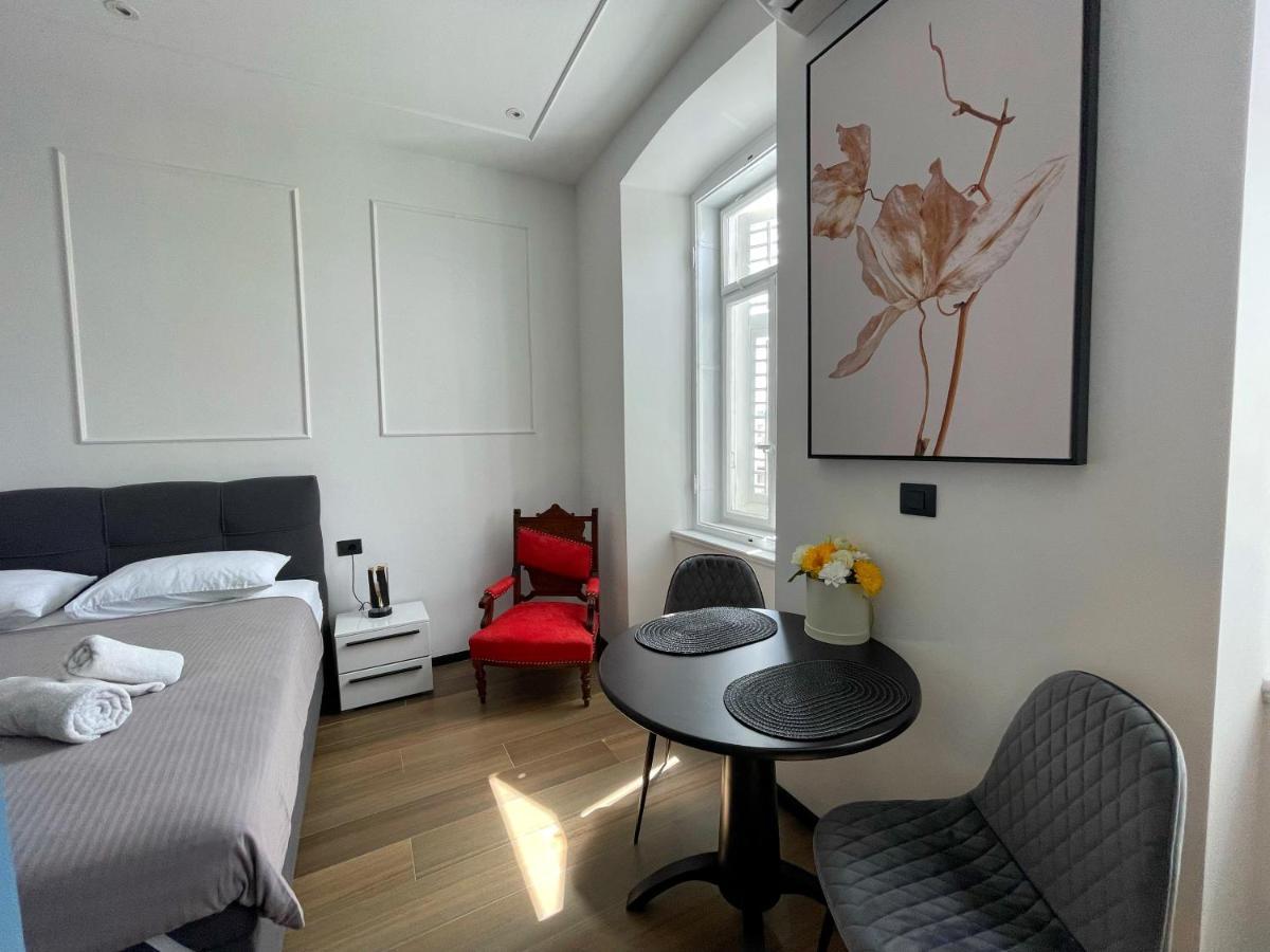 Navis City Apartments Пула Экстерьер фото