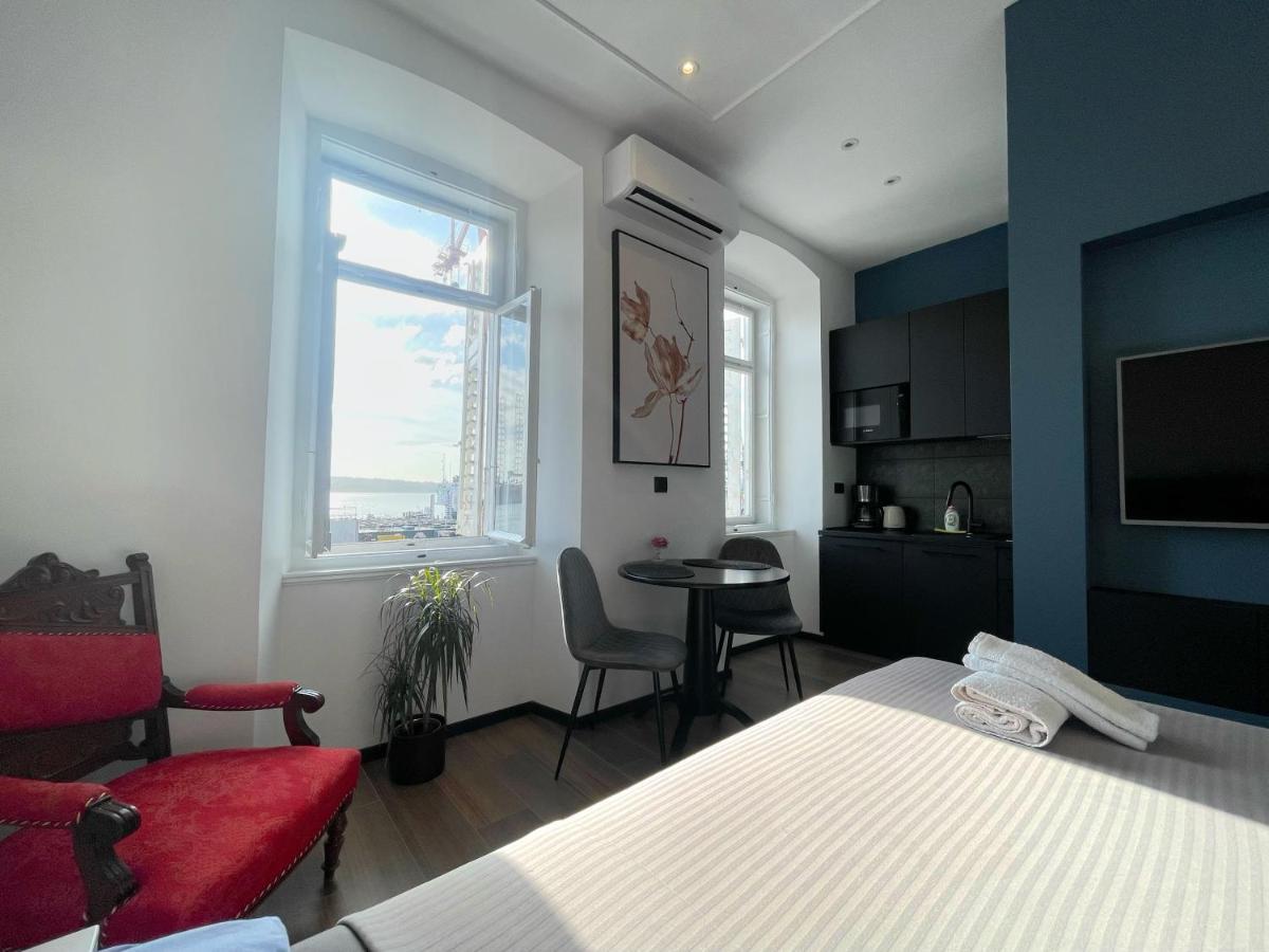 Navis City Apartments Пула Экстерьер фото