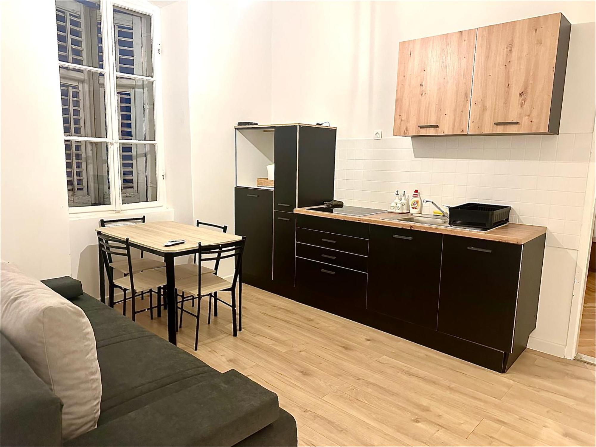 Navis City Apartments Пула Экстерьер фото